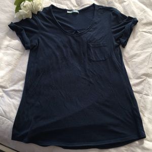 Maurice’s short sleeve V-neck pocketed tee
